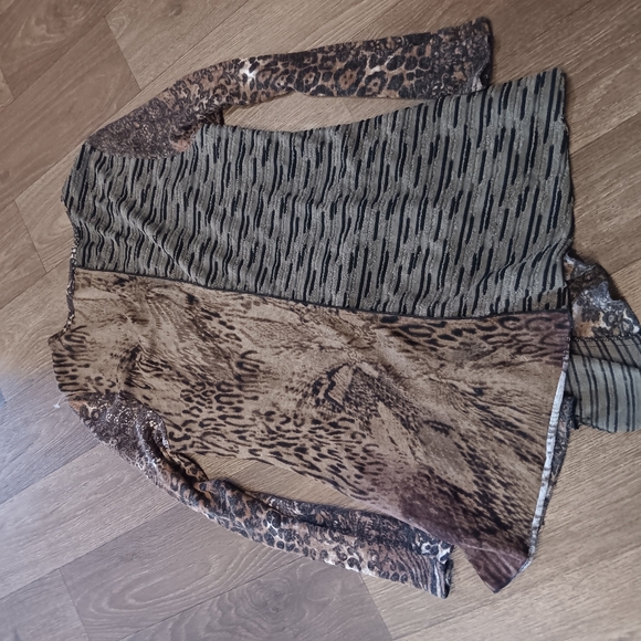 Vintage Concept Stylish Animal Print Tunic with Asymmetrical Hem - Picture 4 of 4